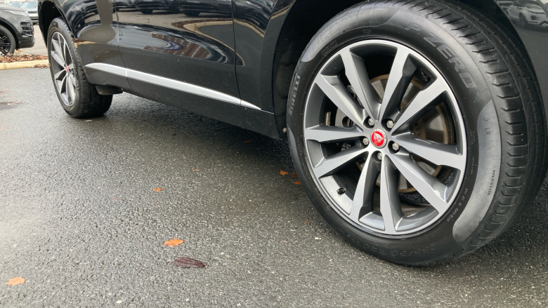 Jaguar F-Pace 2.0 D200 R-Dynamic SE 5dr Auto AWD Diesel Estate